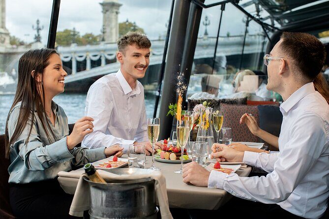 Bateaux Parisiens Seine River Gourmet Lunch & Sightseeing Cruise - Key Points