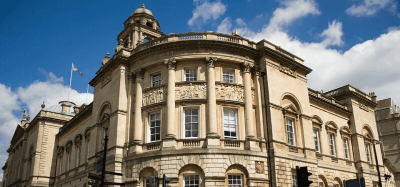 Bath : 2 Hour Historic Walking Tour With An App - Key Points