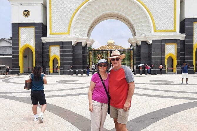 Batu Caves & Kuala Lumpur Full-Day City Tour - Who Should Consider This Tour?