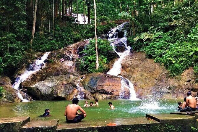 Batu Caves,Waterfalls and Hot Springs Tour With Lunch - Who Is This Tour Best For?