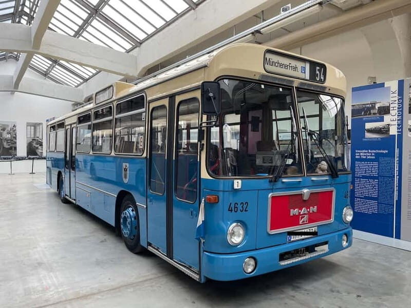 Bavarian Bus Tours Sightseeing Munich with free drinks - A Deep Dive into the Munich Vintage Bus Tour