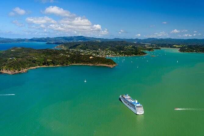 Bay of Islands Discovery Experience from Auckland incl. Hole In The Rock Cruise - FAQs