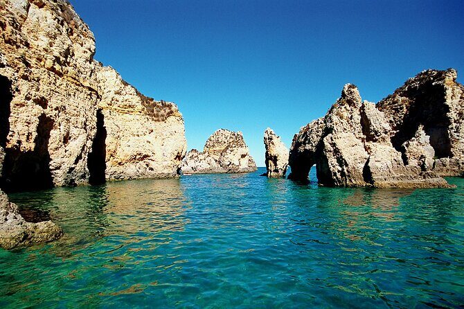 Beautiful coastal drive to the Ponta da Piedade caves in Lagos - Who is this tour best suited for?