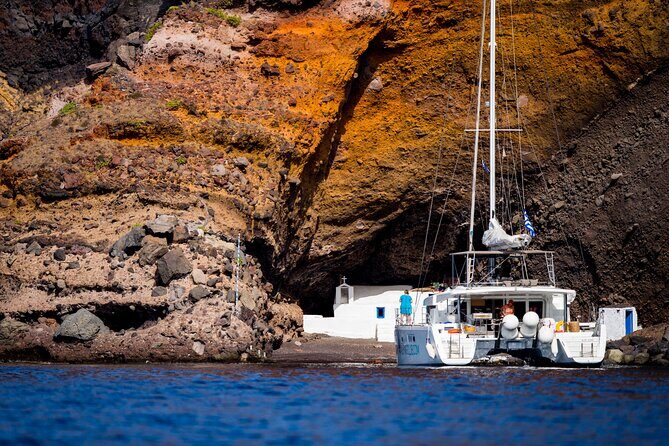 Beautiful Day Catamaran Caldera Cruise incl. Meal & Drinks - FAQ