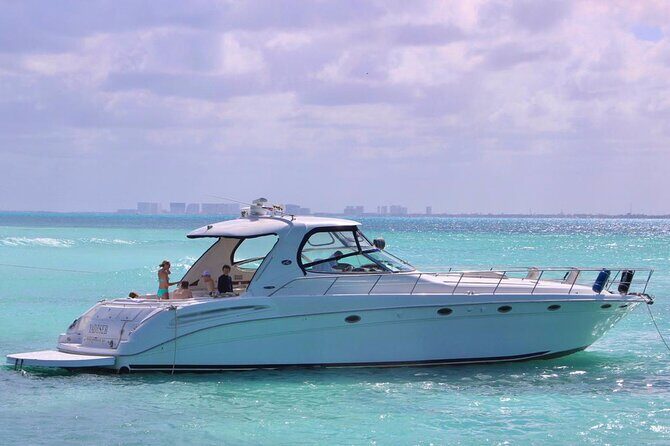 Beautiful SUNDANCER 60ft Private yacht / 18PAX 25P15 - Who Should Consider This Experience?