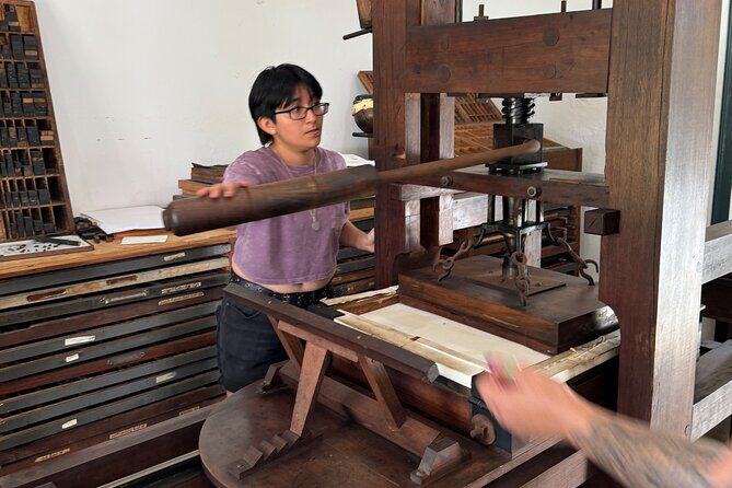 Become an Honorary Curator at a Historic Library in Honolulu - Key Points