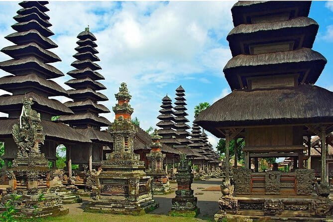 Bedugul & Tanah Lot Tour - Discovering Bali’s Iconic Temples and Scenic Spots