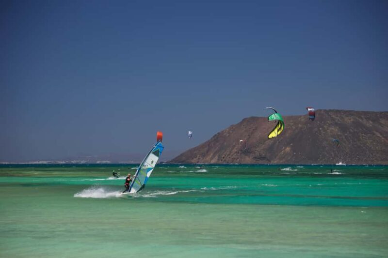 Beginner windsurf course in El Cotillo (4 hours) - Who Should Consider This Experience?