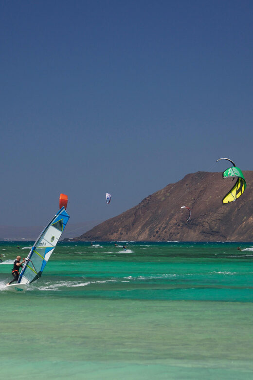 Beginner windsurf course in El Cotillo (4 hours) - Frequently Asked Questions