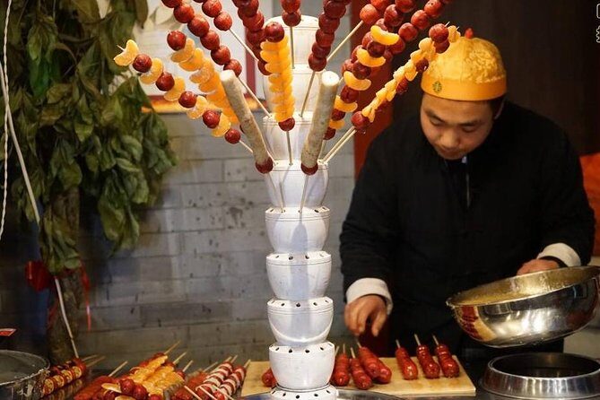 Beijing Private Food Walking Tour in Houhai Lake and Nanluoguxiang Hutong - Key Points