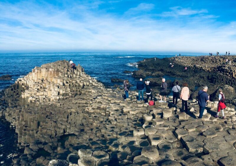 Belfast and Giant's Causeway in Italian or Spanish - Coffee Breaks and Rest Stops
