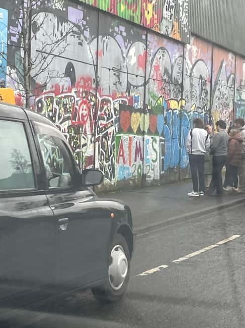 Belfast: Black Taxi Tour - A Closer Look at the Belfast Black Taxi Tour