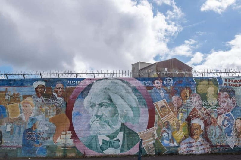 Belfast Day Tour with Peace walls, Titanic & Irish whiskey - FAQs