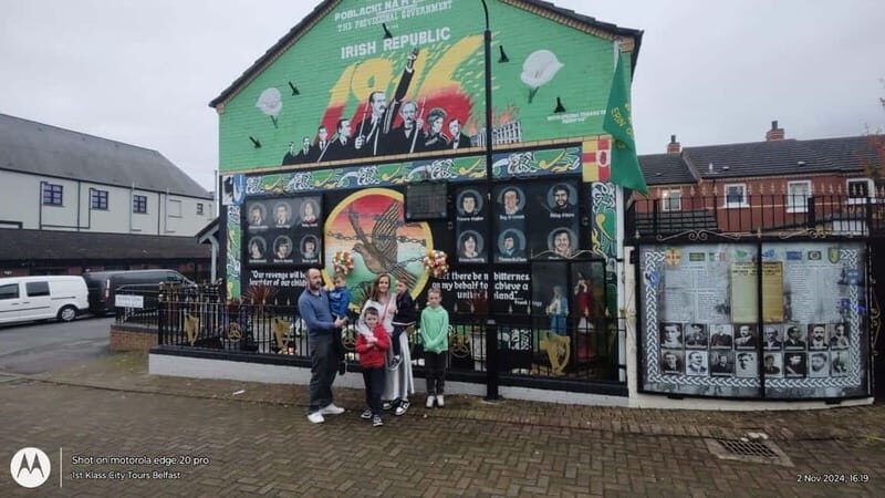 Belfast: Famous Black Taxi Tour - Introducing the Belfast Black Taxi Experience