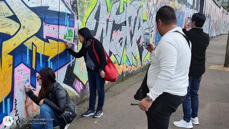 Belfast: Famous Black Taxi Tour - Key Points