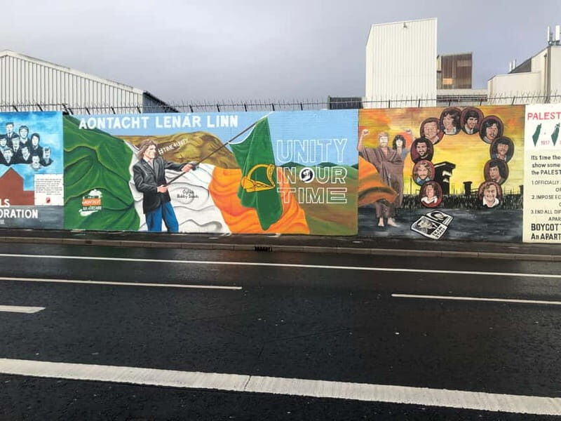 Belfast: Private Black Taxi Tour with Guide - Exploring Belfast Through Its Murals and Sites