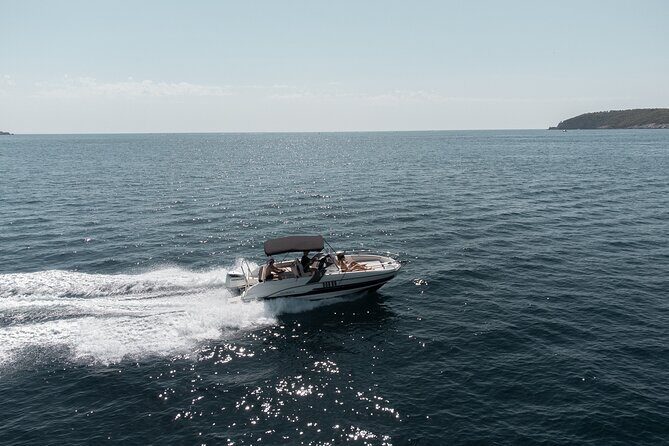 Beneteau Flyer 7.7 Spacedeck Cruise - An In-Depth Look at the Experience