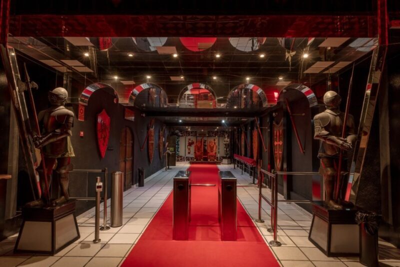 Benidorm: Dinner with Show at Magic Robin Hood - Authentic Experiences from Reviewers