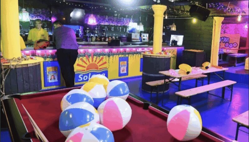 BENIDORM KARAOKE with Licky Vicky - A Closer Look at the Experience