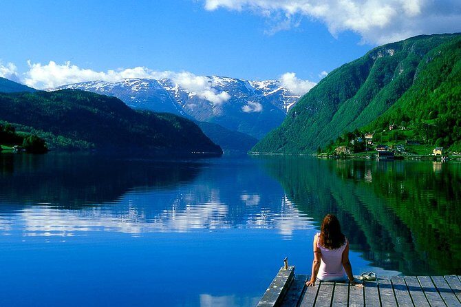 Bergen: Private Full-Day Roundtrip to Hardangerfjord with cruise - Lake Skåsvatnet: The Goldfish Lake