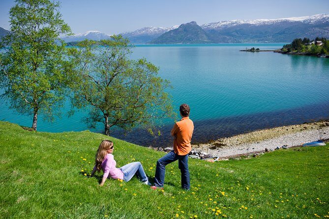 Bergen: Private Full-Day Roundtrip to Hardangerfjord with cruise - Norwegian Lunch and Vøringfossen