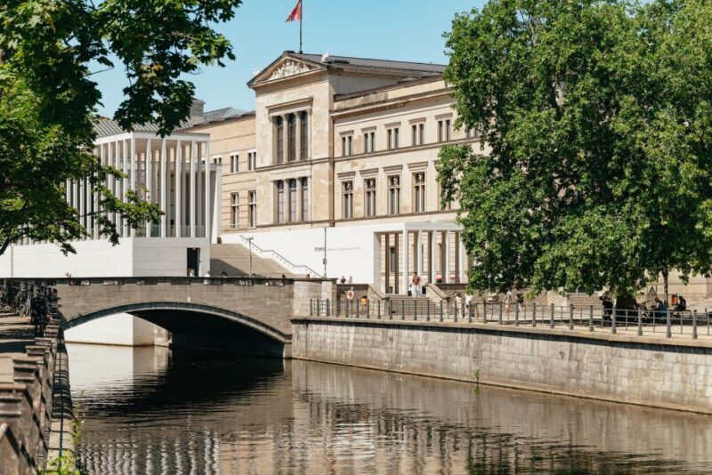 Berlin: 1-Hour City Tour by Boat with Guaranteed Seating - FAQ