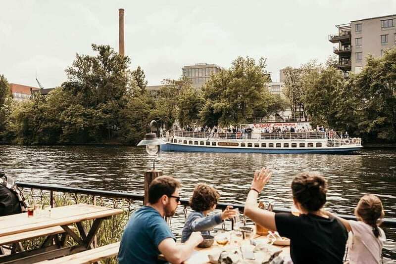 Berlin: 2.5-Hour Beer & Sunset Sightseeing Boat Cruise - Harbor and Initial Sights