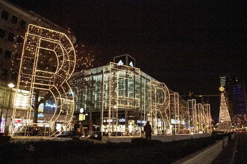 Berlin: 2-Hour Christmas Lights Bus Tour incl. Mulled Wine - The Christmas Market Stop