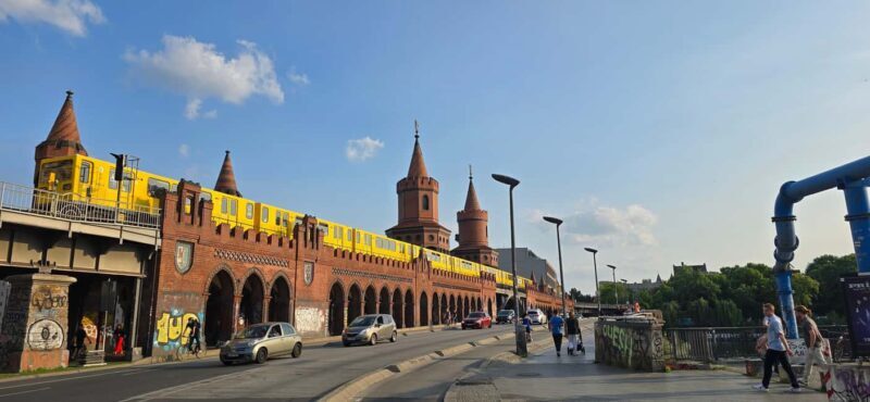 Berlin: 3.5-hour bike tour A journey through time in the capital - Key Points