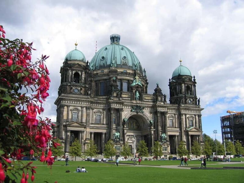 Berlin: 3-hour Driving Highlights Tour - Transportation and Group Size