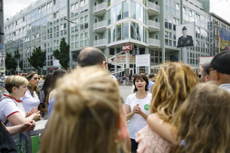 Berlin: 4-Hour Guided Highlights Tour in Spanish - Discovering Berlin in Four Hours: What You’ll Experience