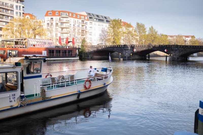 Berlin: Audrey Ahoi! Spree cruise with drag queen (HOL) - What the Reviews Say