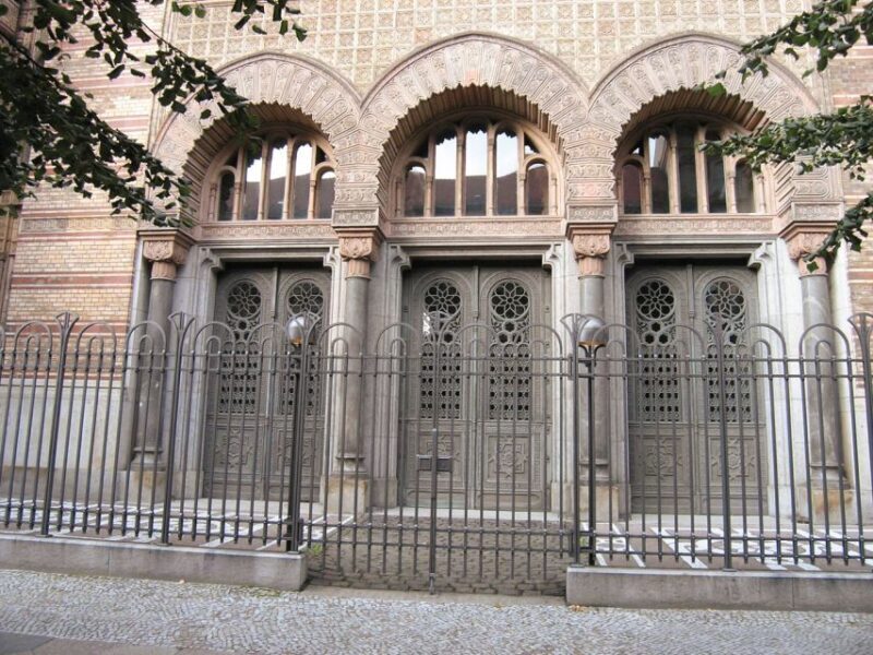 Berlin: Backyards of Berlin 2-Hour Tour - Who Should Book This Tour?