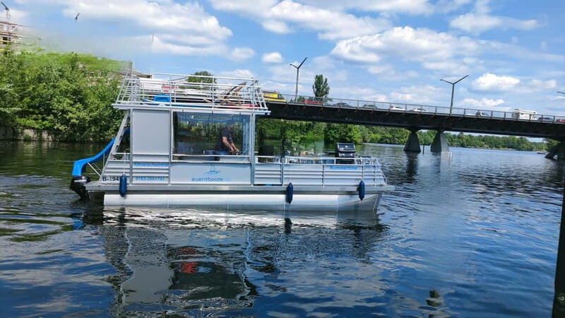 Berlin: Boat Rental BBQ boat with waterslide for 12 people - FAQs