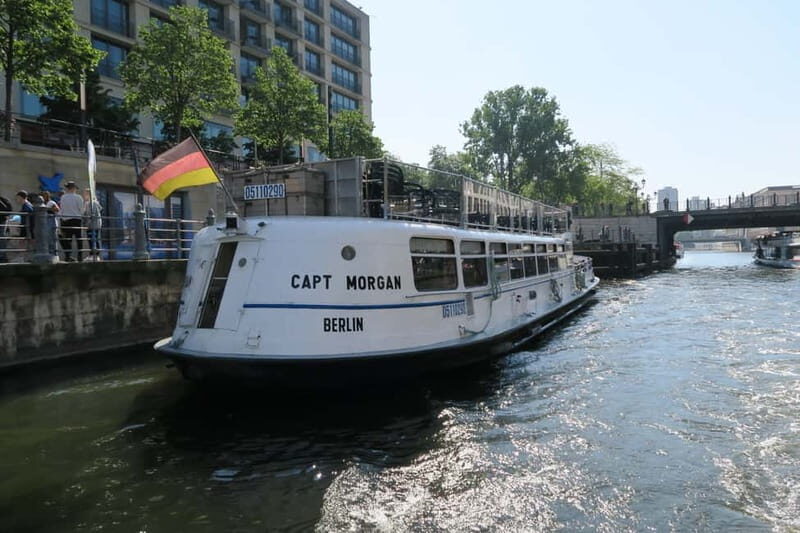 Berlin: City Boat Tour with Live Commentary - Key Points