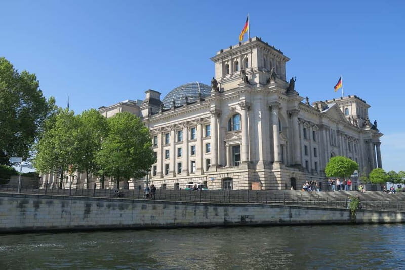 Berlin: City Boat Tour with Live Commentary - FAQ