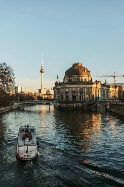 Berlin: City tour - Best of Berlin - Exploring the "Best of Berlin" Tour: A Perfect Mix of Sights and Stories