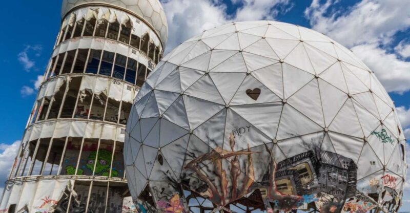 Berlin: Cold War Walking Private Tour with Guide - Key Points