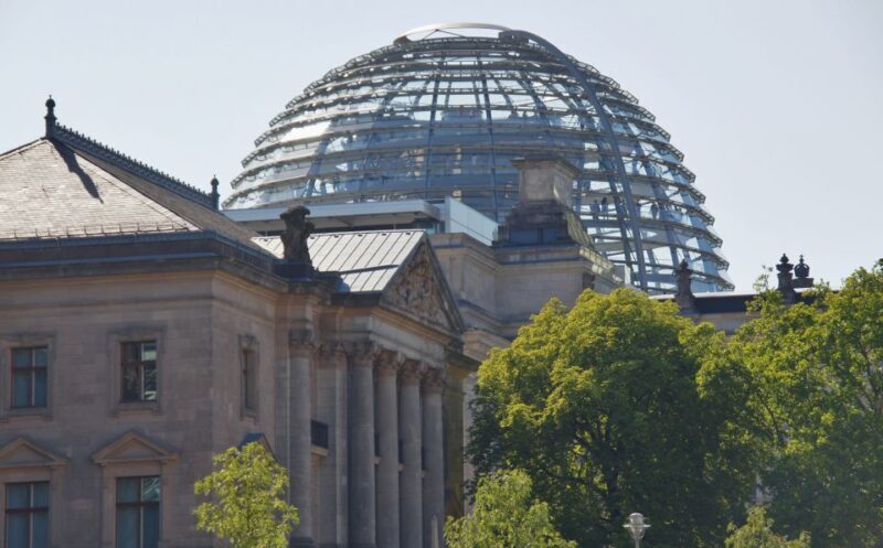 Berlin: Dinner Cruise on the Spree with Prosecco - The Sum Up