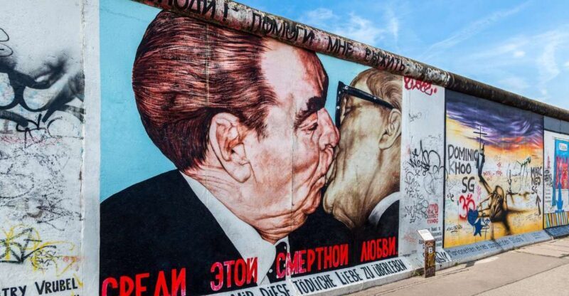 Berlin: East Side Gallery and Cold War Segway Tour - Key Points