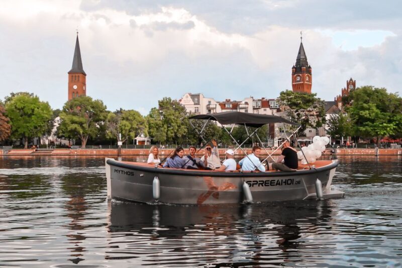 Berlin: Electric Boat Rental for self-driving 2 hrs - The Route and Scenic Highlights