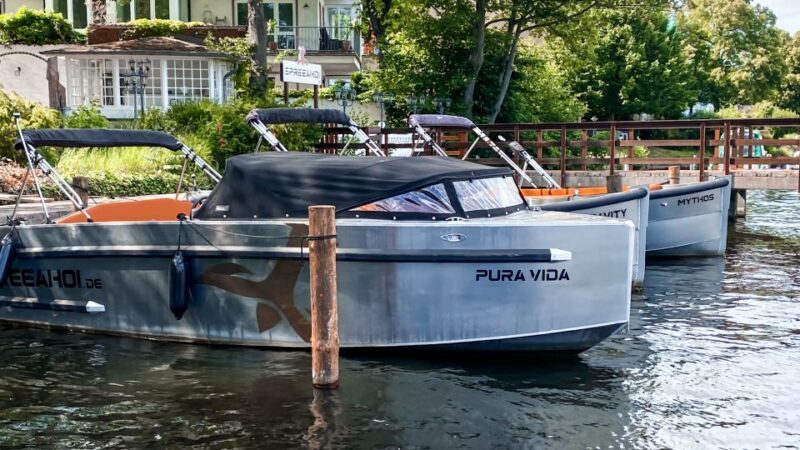 Berlin: Electric Boat Rental for self-driving 2 hrs - Features and Amenities
