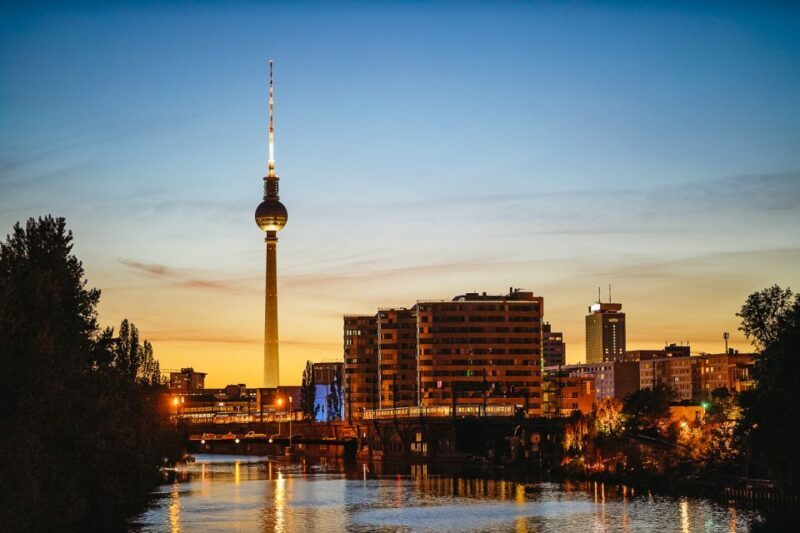 Berlin: Evening City Sightseeing Cruise - Why Choose This Cruise? A Detailed Look