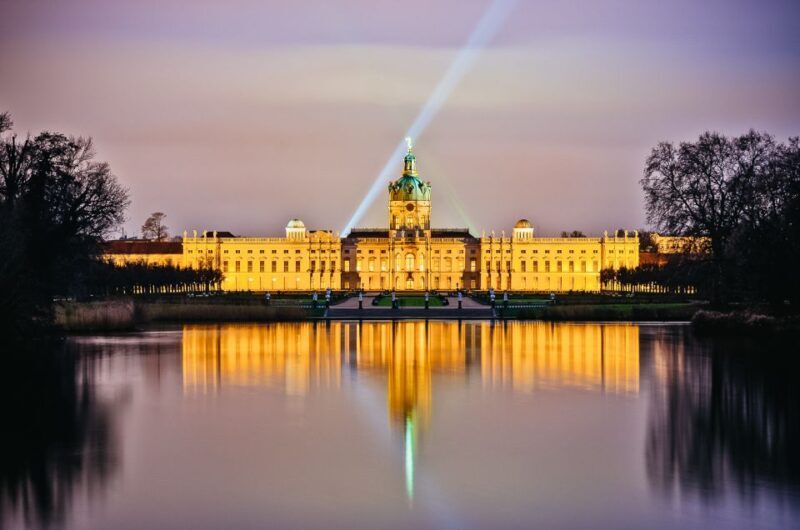 Berlin: Evening City Sightseeing Cruise - FAQ