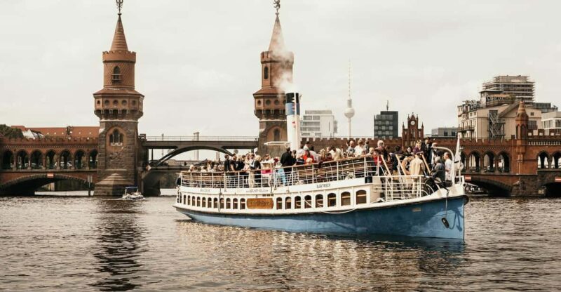 Berlin: Evening JAZZ Cruise with "Markus Ehrlichs" Jazz Trio - Wrapping It Up