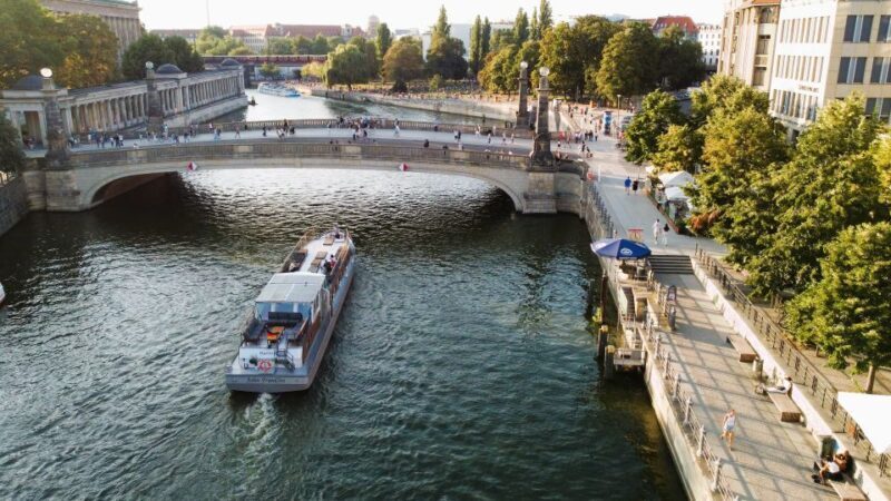 Berlin: Evening Sightseeing River Cruise on the Spree - Key Points