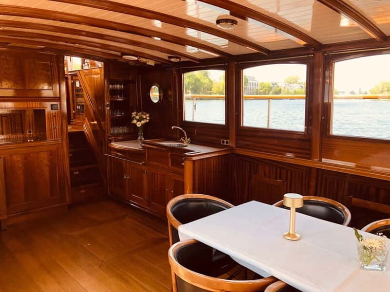 Berlin: Evening Yacht Cruise with Aperitif - The Sum Up