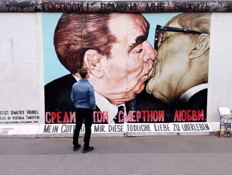 Berlin: From East to West & Wall Tour by Bike with a Guide - An In-Depth Look at the Tour