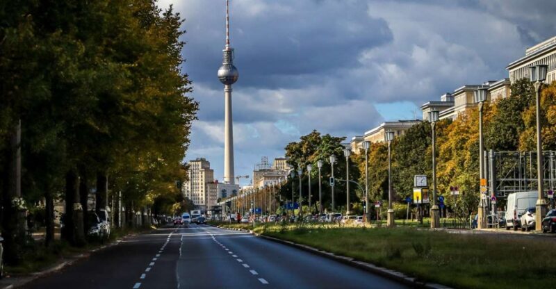 Berlin: Guided Walking Tour in English - Authentic Experiences from the Guides