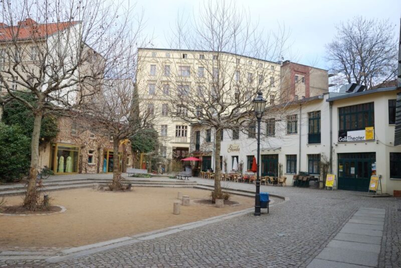 Berlin: Hackesche Höfe Courtyards Walking Tour - A Walk Through Berlin’s Heart: The Itinerary in Detail